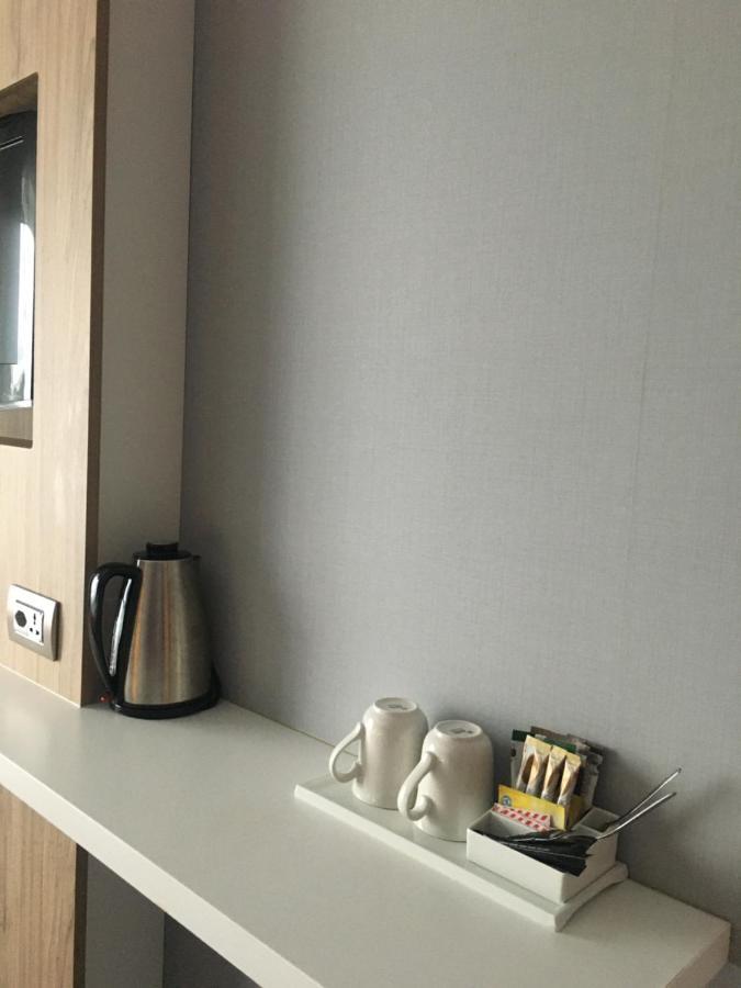 Holiday Inn Express Geneva Airport By Ihg Meyrin Room photo