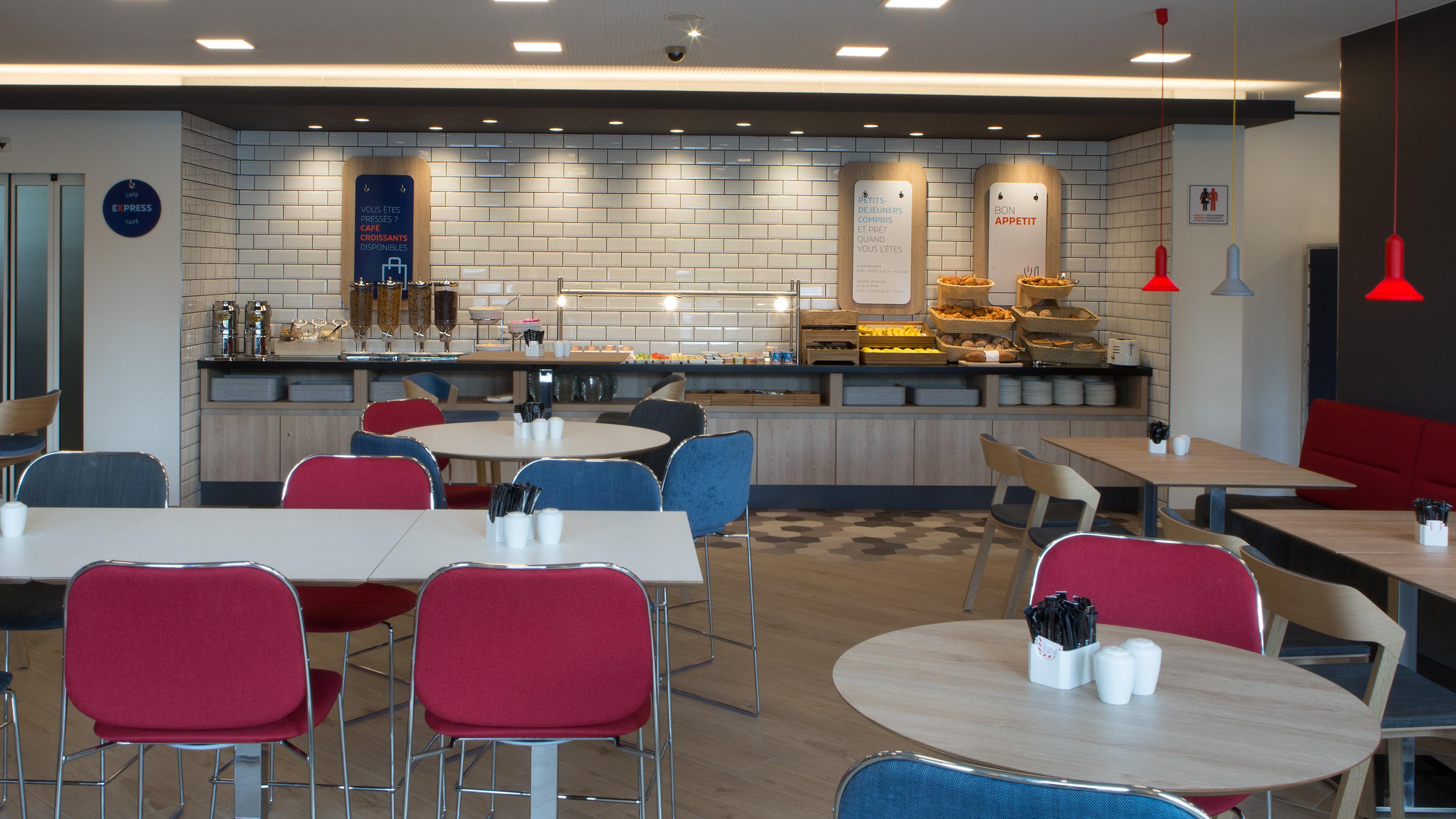 Holiday Inn Express Geneva Airport By Ihg Meyrin Exterior photo