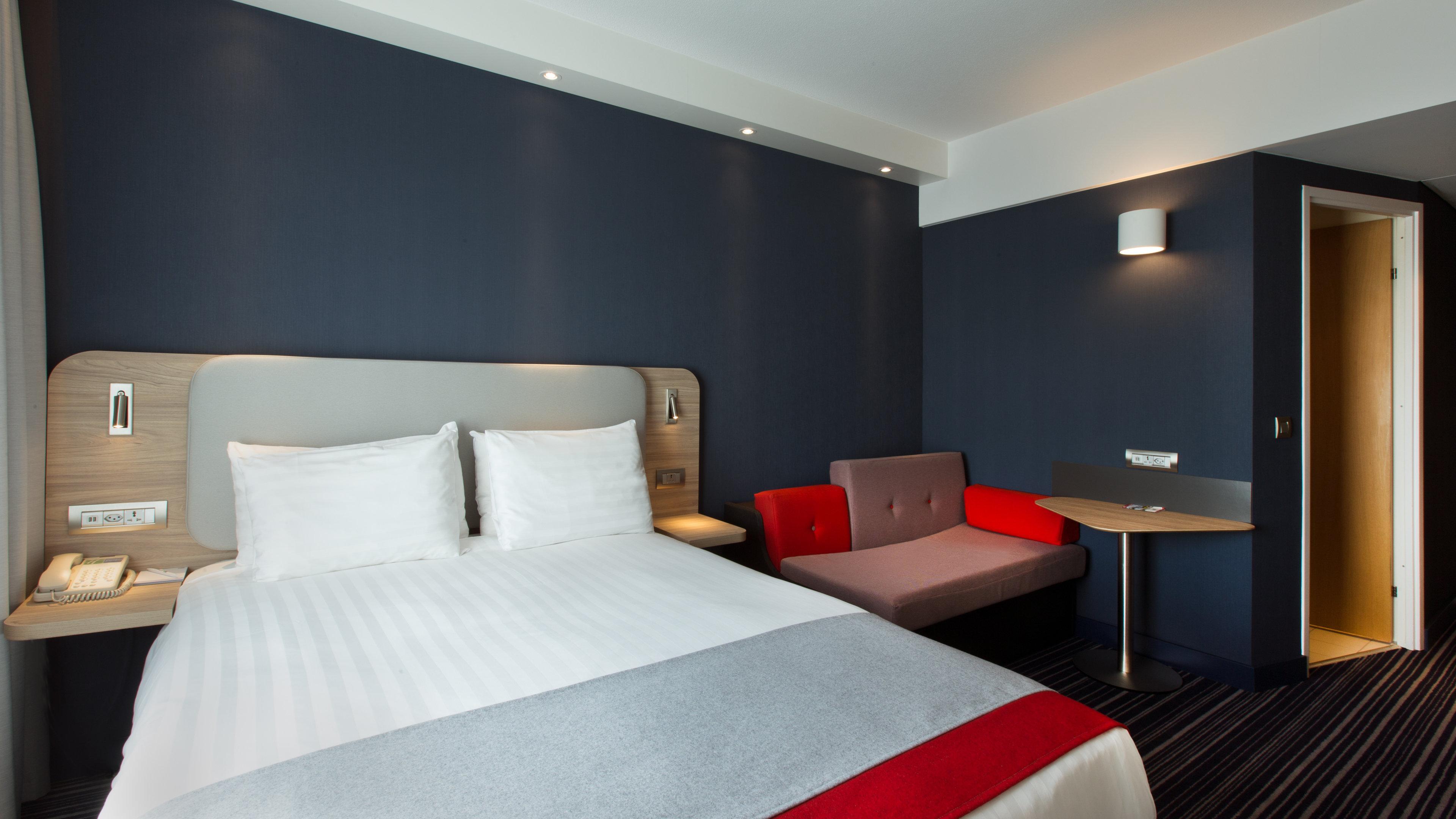 Holiday Inn Express Geneva Airport By Ihg Meyrin Exterior photo
