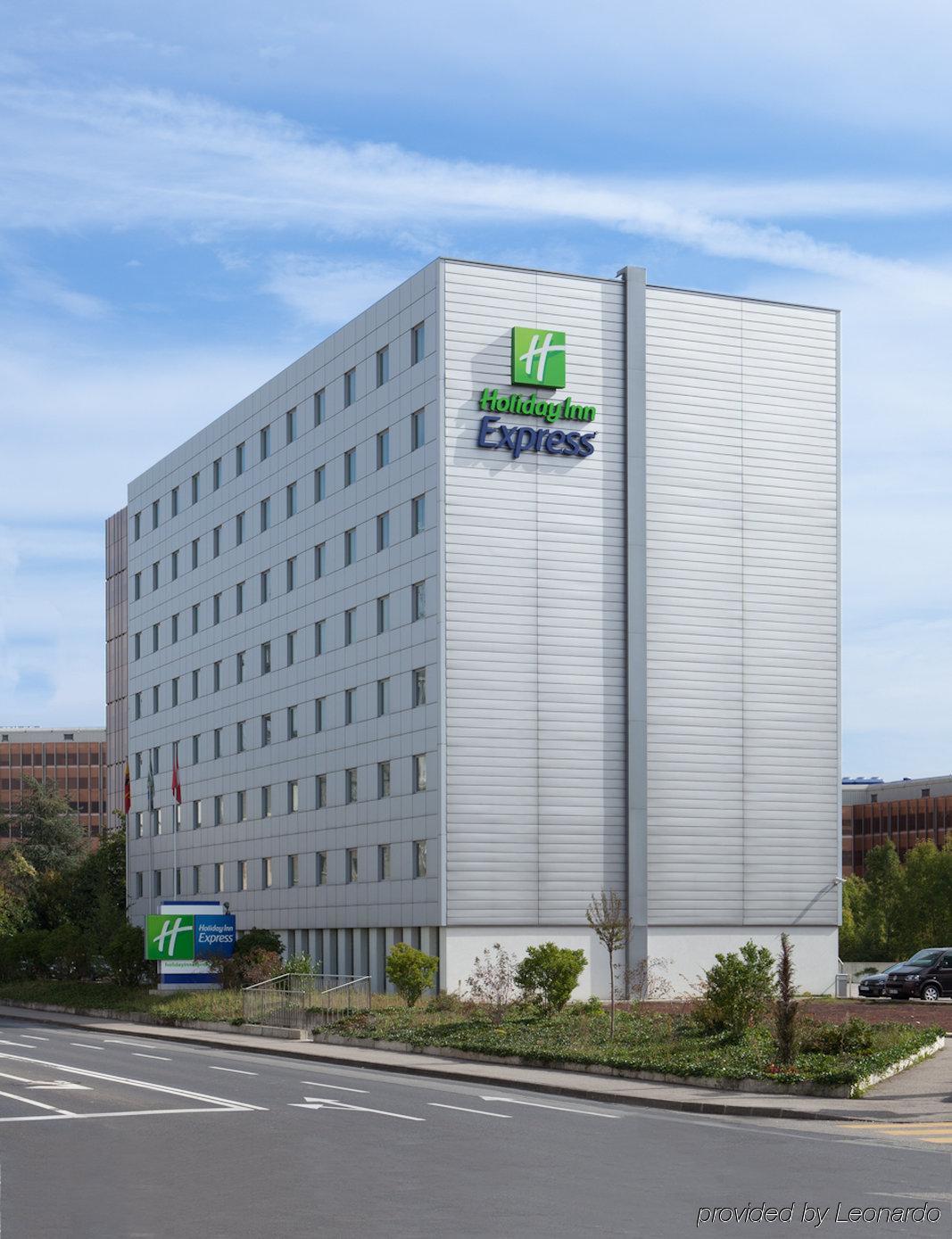 Holiday Inn Express Geneva Airport By Ihg Meyrin Interior photo